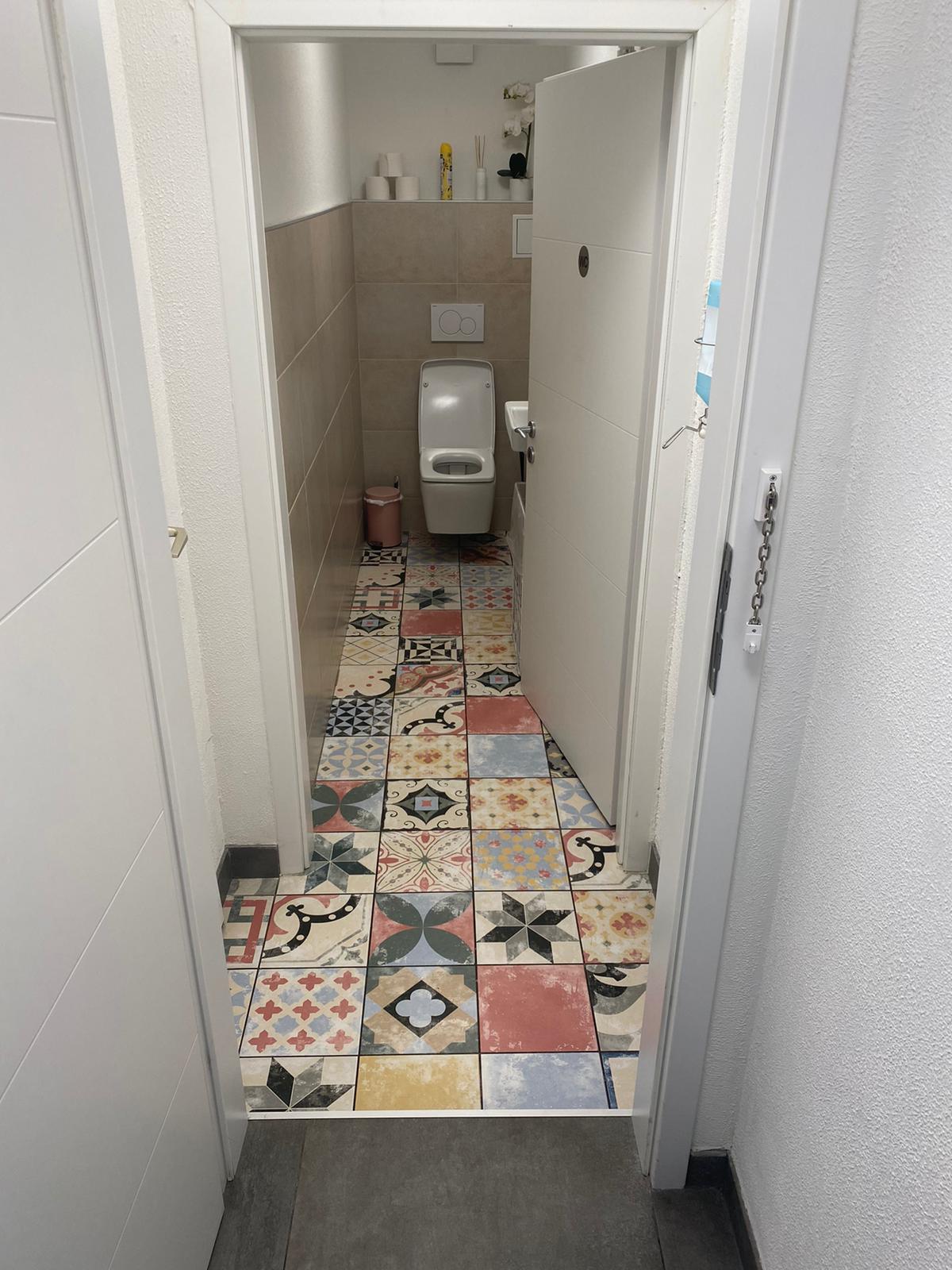 Nachher: Badezimmerrenovierung - Komplette Renovierung eines Badezimmers.