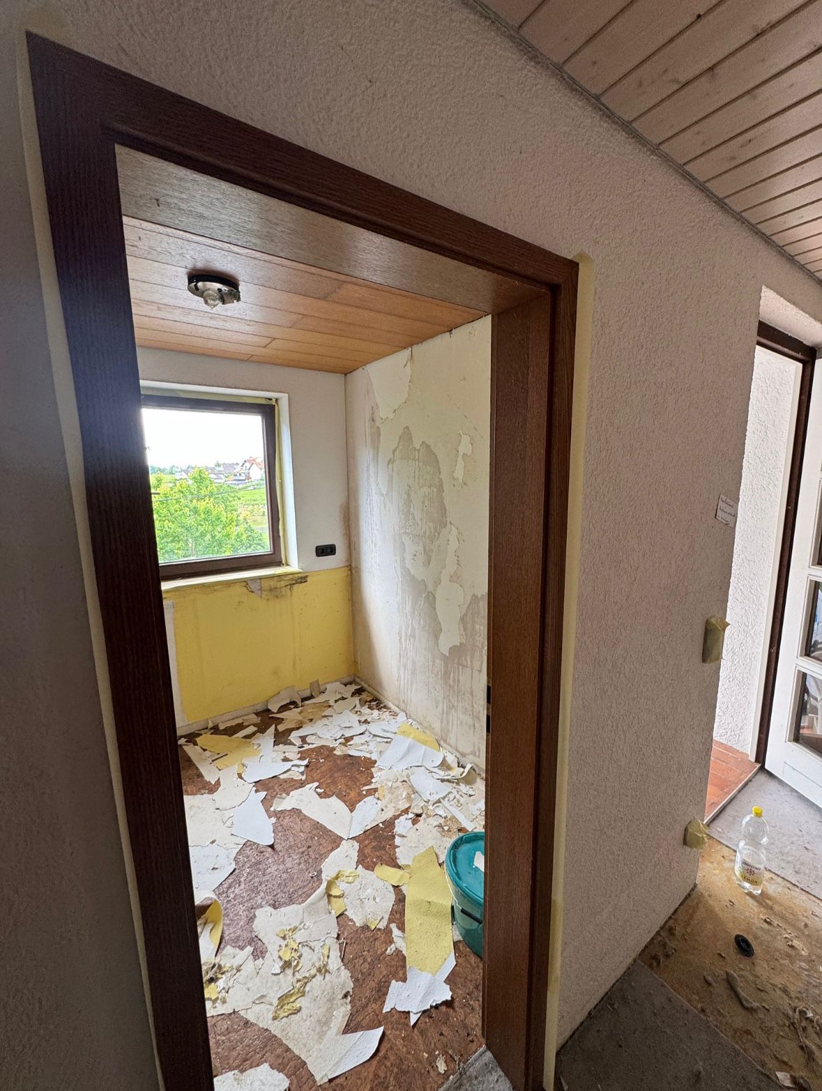 Vorher: Raumrenovierung - Renovierung eines weiteren Wohnraumes.
